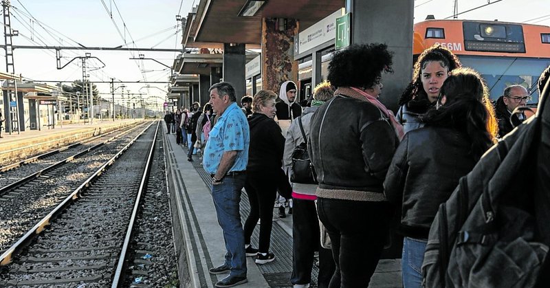 El tramo está cerrado desde el accidente de Gelida, aunque desde el lunes circulan algunos Regionals, desviados por las obras del Garraf
