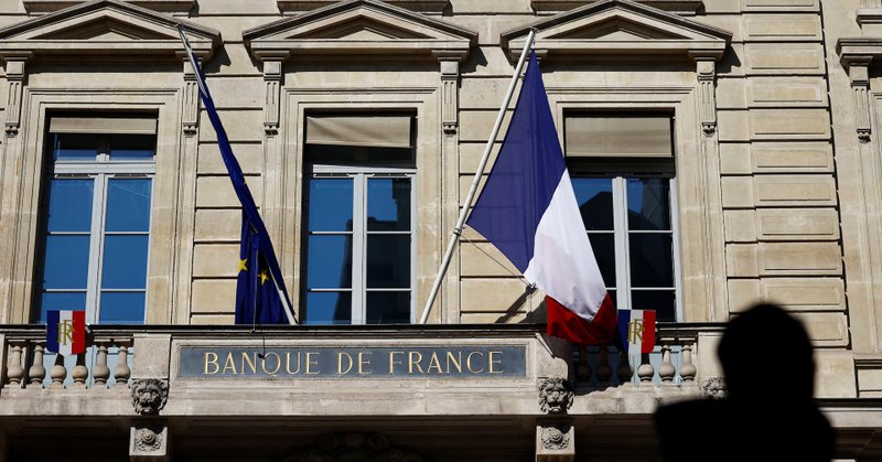 A French flag flies at the entrance of the Bank of France "Banque de France" building in Paris, France April 9, 2025. REUTERS/Abdul Saboor