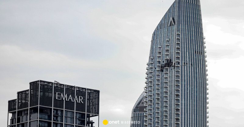 Skutki jednego z ataków w Zjednoczonych Emiratach Arabskich, 12 marca 2026 r.