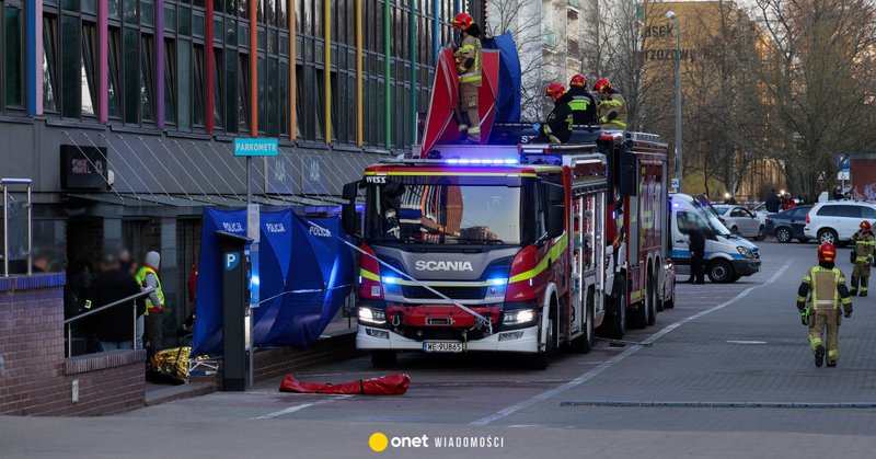26321751 - WARSZAWA POŻAR BUSA I STRZELNICY NA URSYNOWIE (pożar na ulicy Migdałowej)