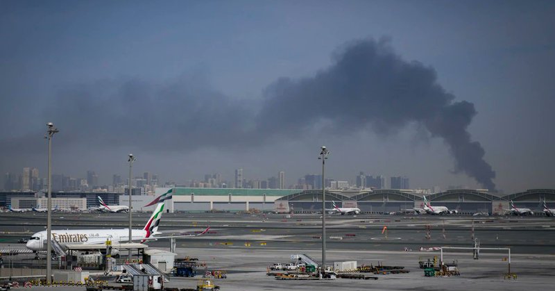 Rauchwolke nach iranischem Angriff in Dubai