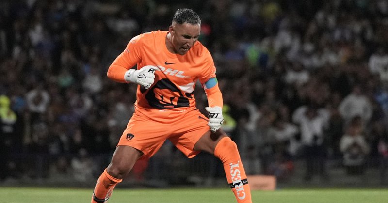 Keylor Navas festeja un gol de Pumas en el Clausura 2026 de la Liga MX.