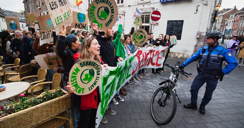 दिल्ली हाई कोर्ट का ऐतिहासिक फैसला: विश्वविद्यालय वैचारिक मतभेद पर शांतिपूर्ण प्रदर्शन नहीं रोक सकते