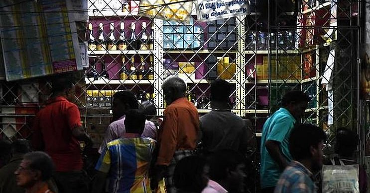 தேர்தல் விதிகளால் மது விற்பனைக்கு கட்டுப்பாடு: ஒரு நபருக்கு அதிகபட்சம் 6 ‘ஃபுல்’ மட்டுமே விற்க வேண்டும்