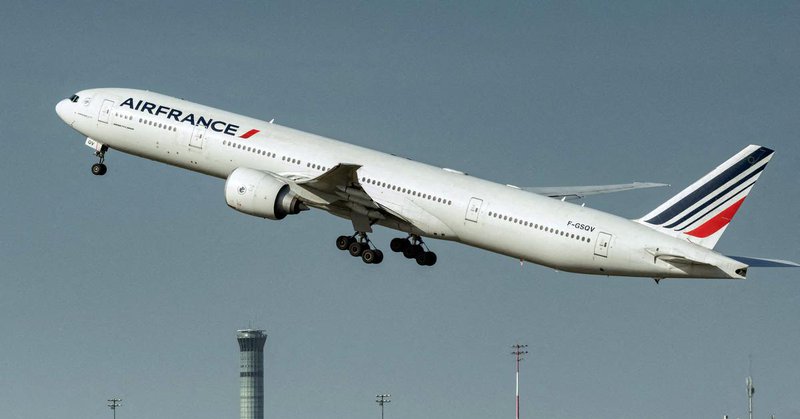 Martinique: un avion Air France fait demi-tour peu de temps après son départ à cause d’un réacteur en flammes