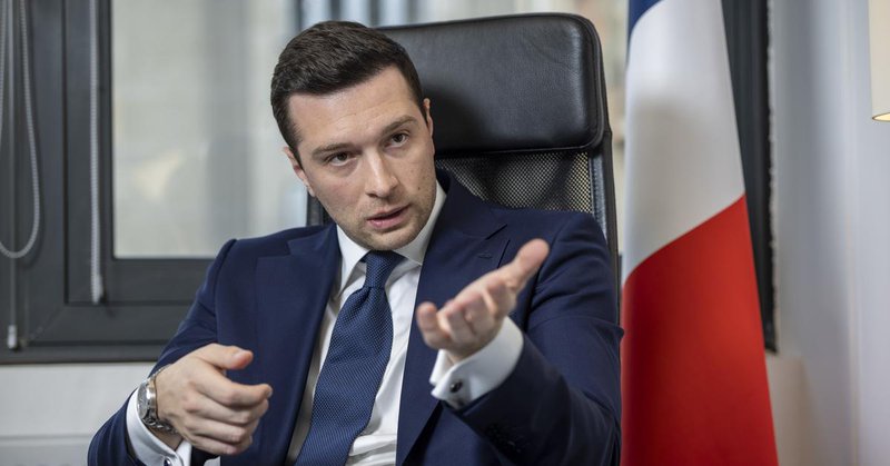 Le président du Rassemblement national, Jordan Bardella, répond aux questions du Figaro, quelques jours après les municipales de 2026, dans son bureau au siège de son parti, à Paris, le 24 mars 2026.