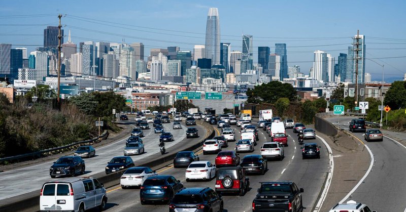 Traffic on U.S. Highway 1 in San Francisco, with city skyline in background