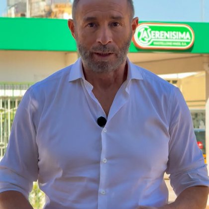 7.7K views · 690 reactions | SE VENDIÓ LA SERENÍSIMA 🥛🐄🇦🇷🚨 ARCOR Y DANONE LA COMPRARON EN MEDIO DE LA FUERTE CRISIS DEL SECTOR LÁCTEO ARGENTINO 🚨PRODUCTO DE LA GRAN CAÍDA DEL CONSUMO EN LA ERA MILEI🚨 | Juan Enrique | Facebook