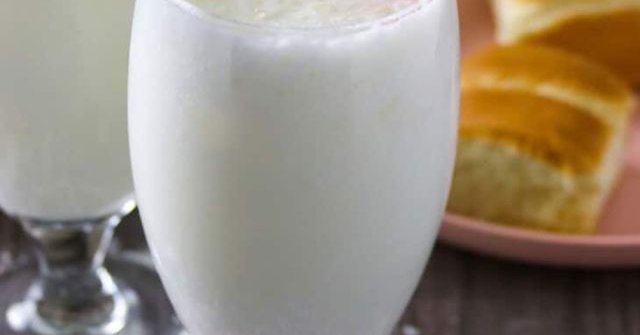 उन्हाळ्यात शरीराला थंडावा देणारा कोकोनट मिल्कशेक