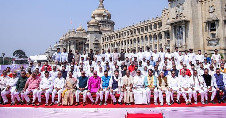 ಶಾಸಕರ ಗ್ರೂಪ್ ಫೋಟೋ ಶೂಟ್ ಯಾವ ಕಾರಣಕ್ಕೆ: ಸಿಎಂ ಅವಧಿ ಅಂತ್ಯ? ಸ್ಪೀಕರ್ ಹುದ್ದೆಯಿಂದ ಕೆಳಗಿಳೀತಾರಾ ಖಾದರ್!