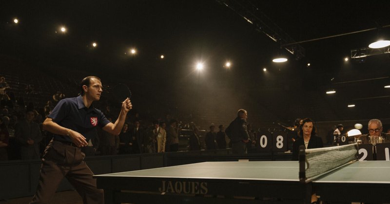 BVB-Botschafter Timo Boll spielt Tischtennis.
