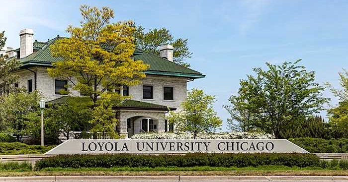 Loyola University on Sheridan Road, Chicago. by Paul R. Burley, Creative Commons Attribution-Share Alike 4.0