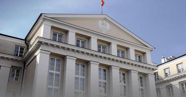 Logo NIK, obok widok strony nik.gov.pl