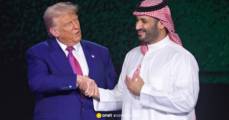 Prezydent USA Donald Trump i saudyjski książę Mohammed bin Salman bin Abdulaziz Al Saud podczas Forum Inwestycyjnego Arabia Saudyjska–USA w Rijadzie, 13 maja 2025 r.
