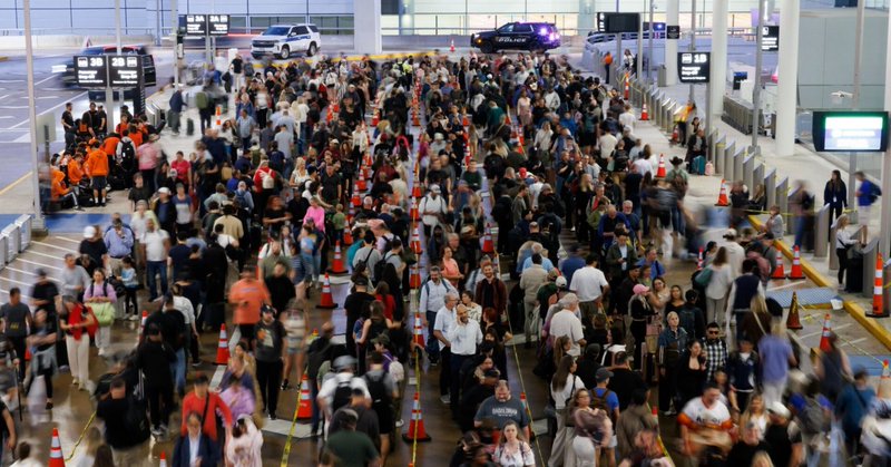 Republicans Push White House to Declare National Emergency to Pay TSA Agents