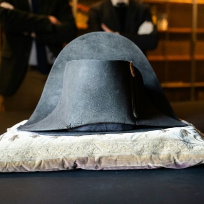 Un bicorne de l'empereur Napoléon 1er exposé au château de Chantilly,le 26 mars 2026 dans l'Oise ( AFP / Elise HOUBEN )