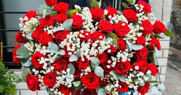 100+ Mẫu hoa tặng mẹ ý nghĩa khiến trái tim mẹ tan chảy