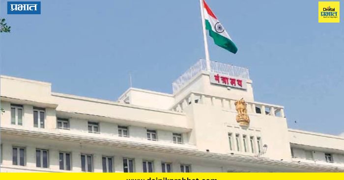 Pune News : मोठी बातमी! महसूल विभागातील 13 अतिगंभीर प्रकरणांत दोषी अधिकाऱ्यांना सक्तीची रजा