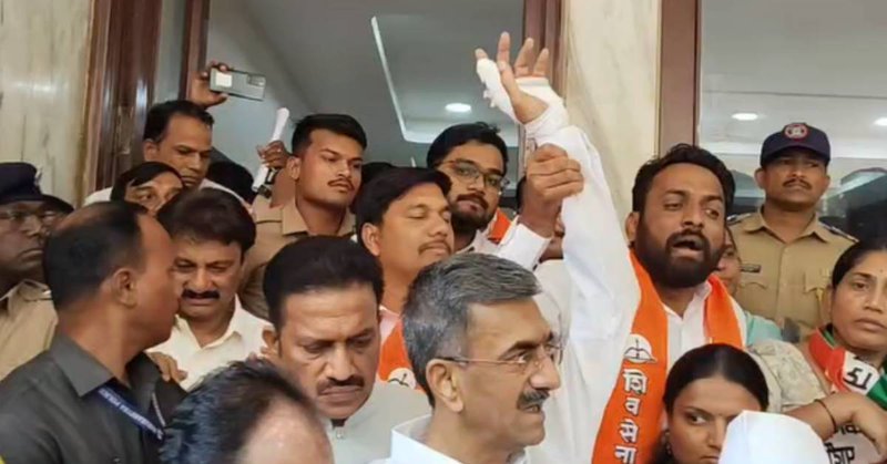 Shambhuraj Desai: सातारा जिल्हा परिषदेत राडा! पालकमंत्री शंभूराज देसाई जखमी; भाजप कार्यकर्त्यांवर धक्काबुक्कीचा आरोप Satara Marathi News | Ruckus in Satara Zilla Parishad! Guardian Minister Shambhuraj Desai injured; BJP workers accused of pushing | Latest Satara News at Lokmat.com