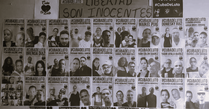 Cartel con rostros de presos políticos cubanos.