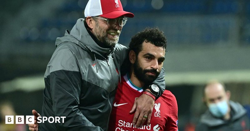 Liverpool boss Jurgen Klopp (left) embraces Mohamed Salah (right) after a Chamoions League match