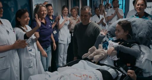 Lisa (15) na 237 dagen uitgezwaaid door verpleging in Het Kinderziekenhuis: 'Heel emotioneel'