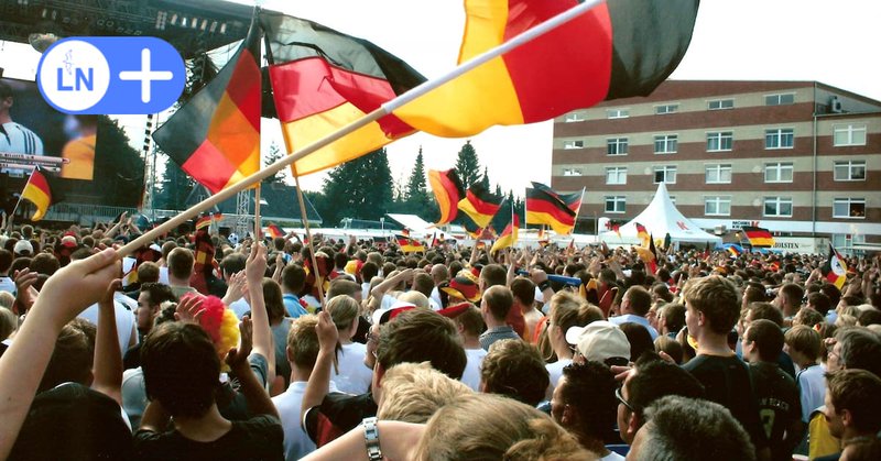Party, Fahnen schwenken und mit der deutschen Fußball-Elf mitfiebern: So geht es in der Möbel-Kraft-Arena beim Public Viewing zu. (Archivfoto)