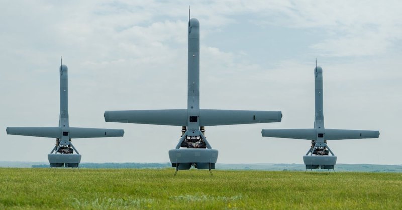 Les drones de reconnaissance VTOL V-Bat de Shield AI, utilisés par plusieurs armées à travers le monde.