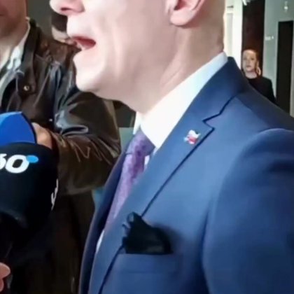 2.6K views · 107 reactions | MASKY PADLI: KTO V SKUTOČNOSTI POTÁPA FERENČÁKA? Slovensko dnes sleduje politický kanibalizmus v priamom prenose. Poslanec Ján Ferenčák, donedávna verný spojenec, je dnes v nemilosti. Prečo video z jeho garáže kde sa prehadzujú desaťtisíce eur v hotovosti, uniklo práve teraz? Odpoveď je jednoduchá: Prestal poslúchať. Je fascinujúce sledovať, ako sa systém ktorý roky budovali, zrazu...