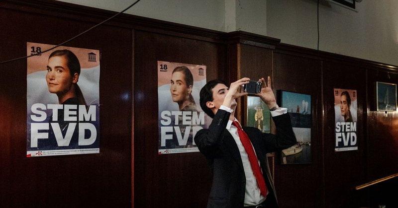 Een politiek café in Eindhoven georganiseerd door FVD Eindhoven, met lokale lijsttrekker Nicolas Knoester.