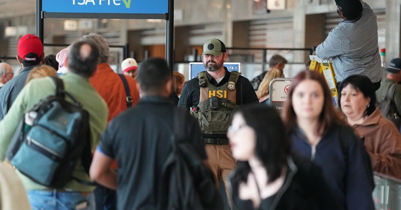 A federal officer, stands at a Transportation Security Administration (TSA) checkpoint at Philadelphia International Airport in Philadelphia, Friday, March 27, 2026. (AP Photo/Matt Rourke)
