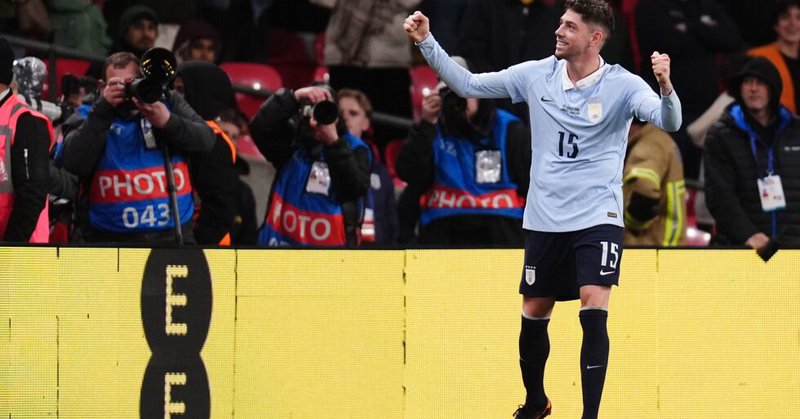 Federico Valverde festeja su tanto con la selección de Uruguay ante Inglaterra, en un amistoso realizado el viernes 27 de marzo de 2026 en Londres (John Walton/PA via AP)