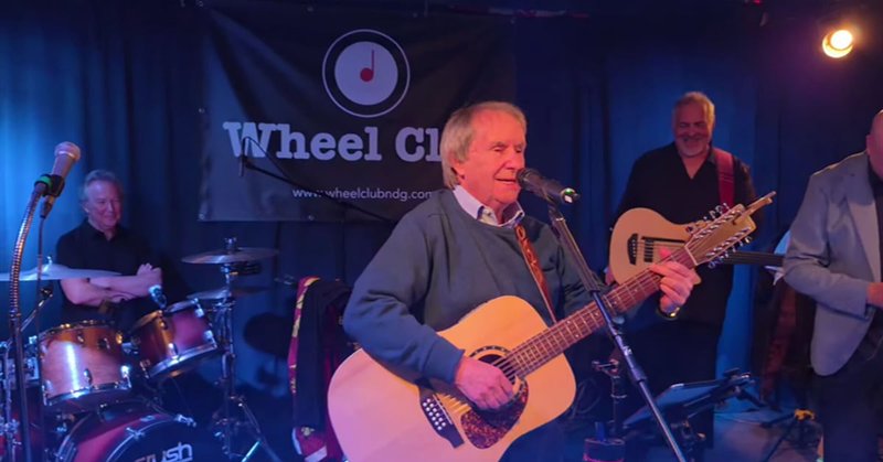 Chris de Burgh plays surprise set at the Wheel Club in NDG. (Cindi Turner)