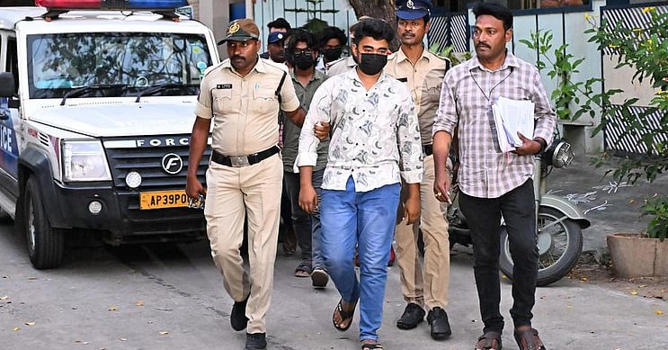 ஐஎஸ்ஐஎஸ், அல்-காய்தா அமைப்புகளுடன் தொடர்புடைய 12 பேர் கைது