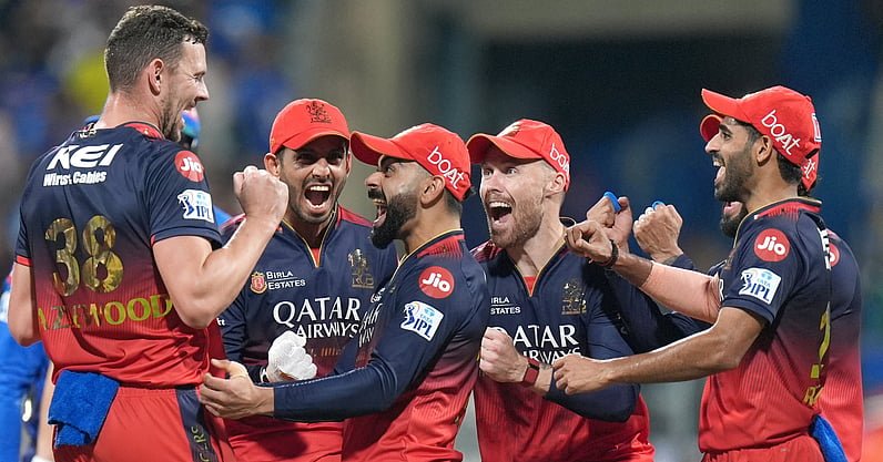 بنگلورو ٹیم کے کھلاڑی، تصویر @IPL