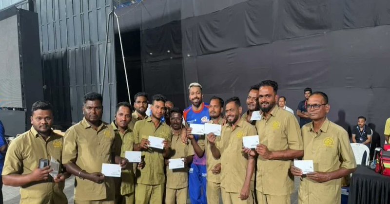 Hardik Pandya honours Wankhede ground staff - News Karnataka