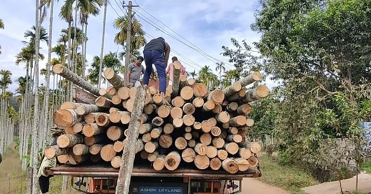 ಅರಣ್ಯ ಉತ್ಪನ್ನಗಳ ಸಾಗಣೆ ಪರವಾನಿಗೆ ಶುಲ್ಕ ₹10 ಸಾವಿರದಿಂದ ₹20 ಸಾವಿರಕ್ಕೆ ಹೆಚ್ಚಿಸಿರುವ ಸರ್ಕಾರದ ಆದೇಶಕ್ಕೆ ತಡೆ