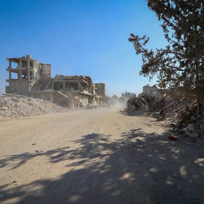 Satellietbeeld van de beschadigde Prince Sultan Air Base in Saudi-Arabië na een Iraanse raketaanval