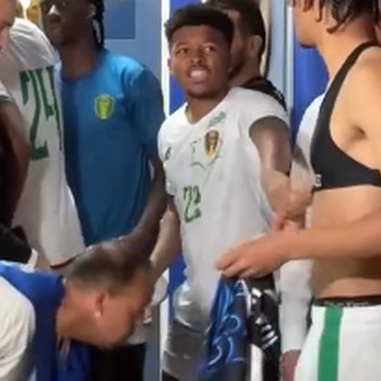 Jogadores da Mauritânia não quiseram perder a oportunidade de ficarem com camisolas argentinas