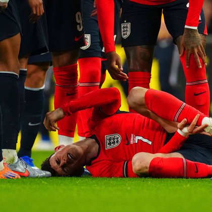 Phil Foden com queixas após falta de Ronald Araújo