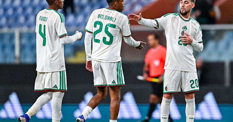 Adil Aouchiche Nationalmannschaft Algerien