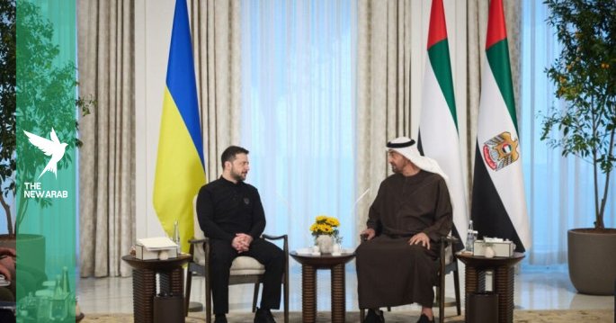 Ukrainian President Volodymyr Zelensky (L) meets with the President of the United Arab Emirates Sheikh Mohammed bin Zayed Al Nahyan (R) at al-Shati Palace in Abu Dhabi