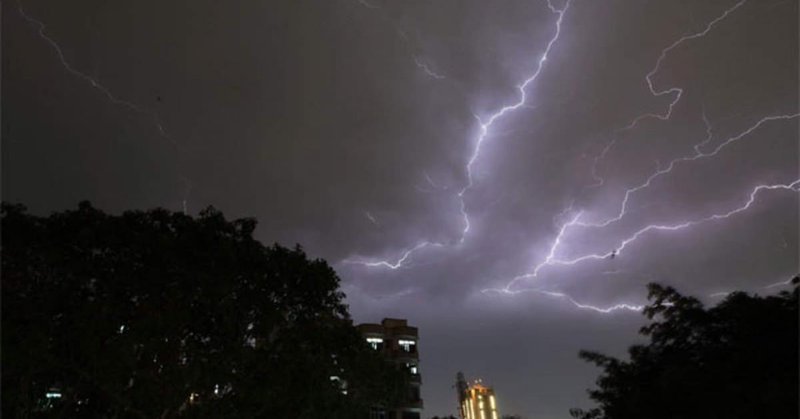 अलर्ट! राज्यात ३० मार्च ते ४ एप्रिल काळात विजांच्या कडकडाटासह वादळी पाऊस पडणार Maharashtra Marathi News | Thunderstorms with lightning will occur in the Maharashtra state from March 30 to April 4; Government has issued an alert | Latest Maharashtra News at Lokmat.com