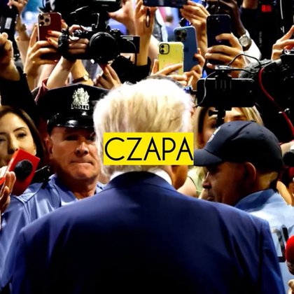 24K views · 1.2K reactions | Trump chce kary śmierci dla dziennikarzy. Tak, prezydent właśnie odpalił „dyktator mode” i oficjalnie oskarżył media o zdradę stanu, za którą w USA grozi „czapa”. ☠️ Wszystko przez to, że reporterzy nie piszą o wojnie w Iranie pod jego dyktando. 🤦🏻‍♂️ Szczyt absurdu? Donald oskarża media o sianie paniki przy użyciu fejkowych fotek i filmików AI. Poszło o wideo z płonącym lotniskowcem...