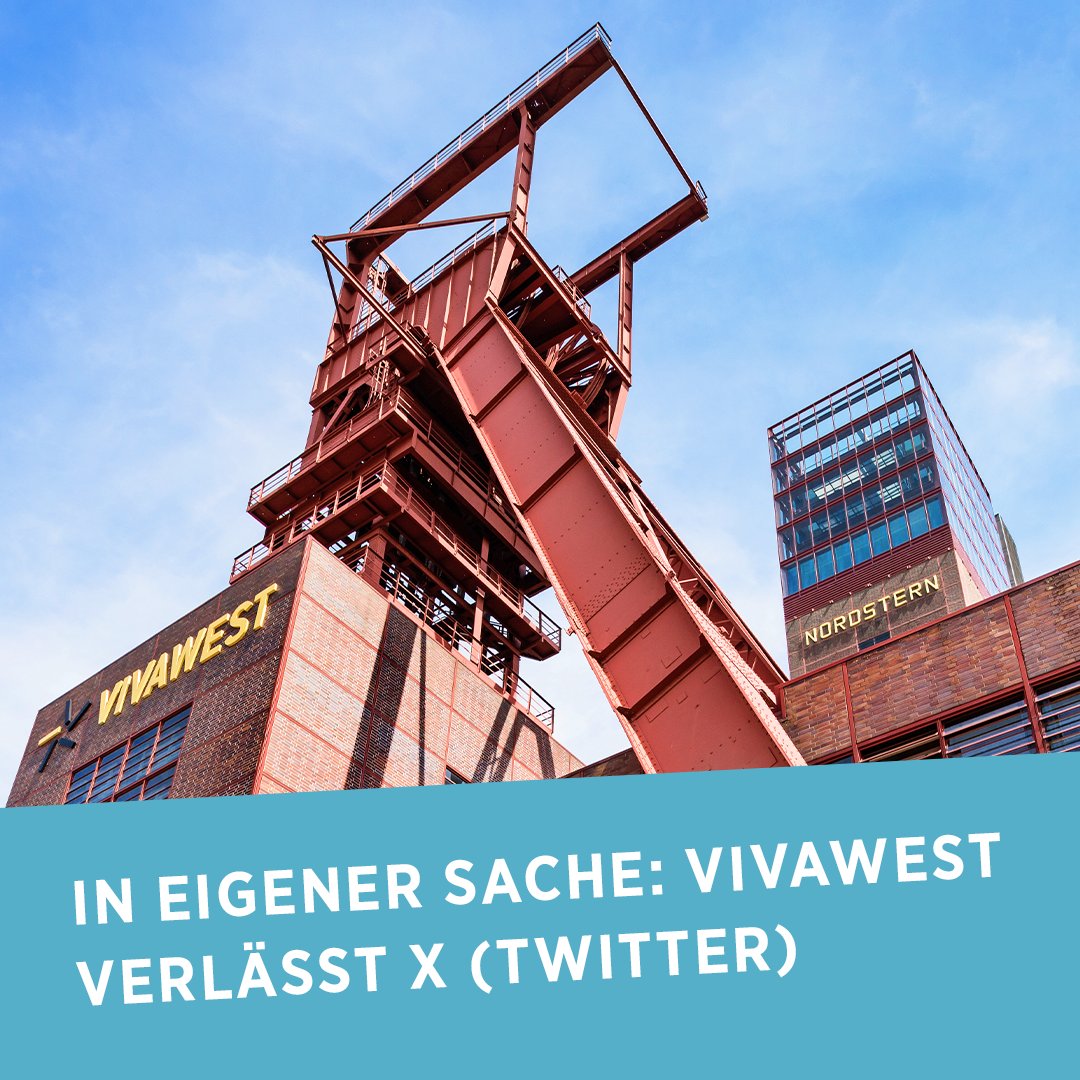 ein Gebäude mit einem großen Turm