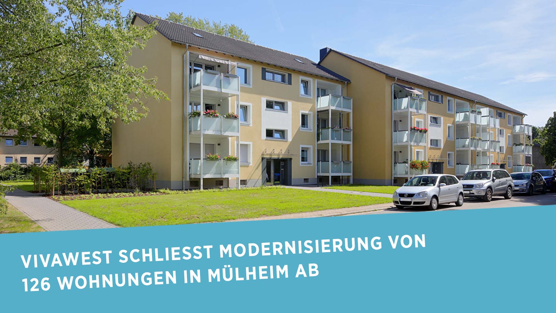 Ein Auto geparkt vor einem Gebäude.