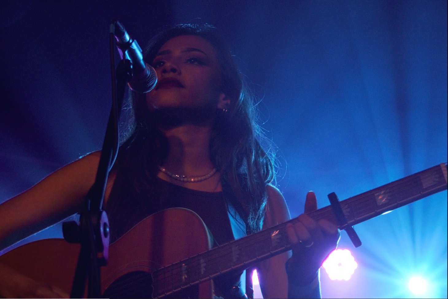 Ruby J singing and playing guitar live in Birmingham