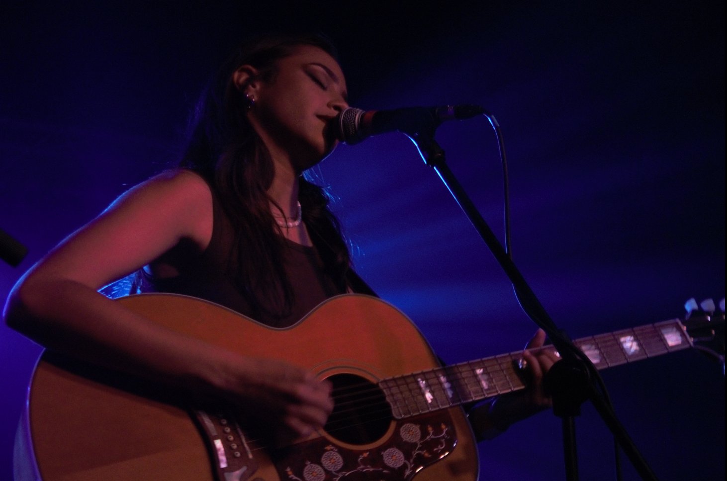 Ruby J singing and playing guitar live in Birmingham