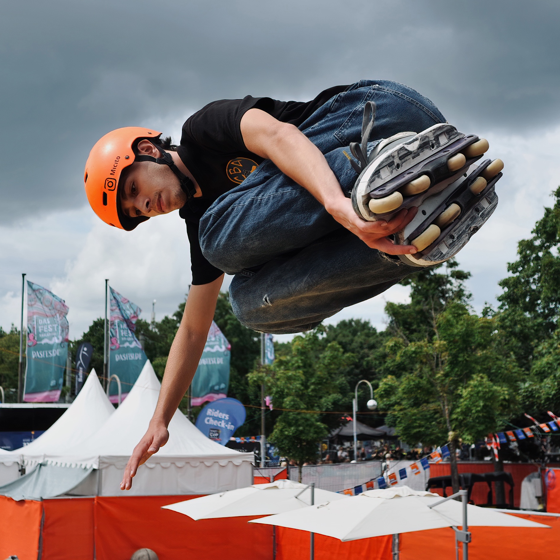 Inlineskater Matteo Hiegel beim FEST Cup 2025 im Sparda-Sportpark in der Halfpipe.