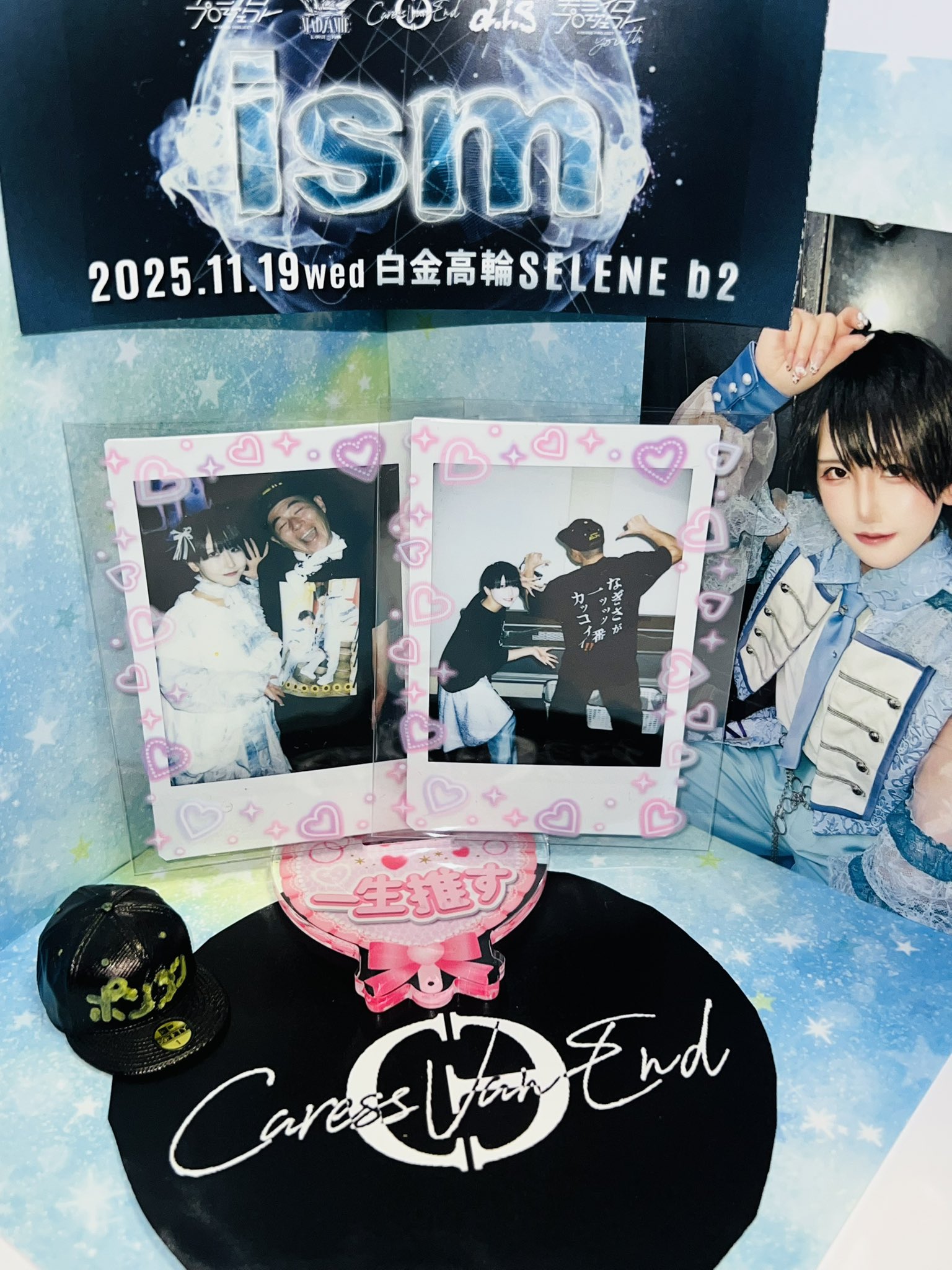 個人的になってしまうが、、、

カレバンならVIVA LA IDOL
d.i.sならDANCING SHOUT!!!!!

で上がる気満々でいたら、なんとまぁww

1曲目からビバラがきちゃって、一気に興奮ボルテージMAXになり、なぎさっちのパートで柵上がりをさせて頂きました！
(↑櫻井さん筆頭に支えてくれた方々、本当にありがちょございました！🙇 DANCING SHOUT!!!!!が回収出来なかったのがかなちぃ〜〜😭　)

今回どんな形でも良いから、"千堂なぎさ"の力になりたいと思ってこの日の為に仕立てた新しいTシャツも、少しはなぎさっちへの応援の力になったかな？

1月に観た合同公演の景色とは全然違ったと思うし、
ヲタクとしてもあの日観た景色とは全く違って見えた。

CaressVanEndの灯火と遺伝子を引き継ぎ、再始動して早半年。
良い意味で今の4人でなければ出せないカレバンに生まれ変わったのは間違いないし、『カレバンに千堂なぎさアリ！』とこの半年で完全に確立してくれた。
苦悩も苦労も人一倍しただろうし、それは今も悩んでる最中かもしれないけど、"千堂なぎさ"がステージに立ってくれて、そのカッコ良さとたまに魅せる可愛さと愛嬌のある笑顔を見せてくれる限り、こちらも全力での応援は辞めませんよ！👊😁

なぎさっちが笑えばオラも笑うし、こんなおじさんじゃ支えや頼りにならないかもしれないけど(←そうね、いつも変な事ばかりするから頼りにはならないよねww)、悩んでそうな時やツラそうな時は笑かしに行くし、オラちゃんにいつまでも

『なぎさがｲｯｯｯｯｯｯｯｯﾁｬﾝ、カッコいいよぉー‼️』

と、叫び続けさせてくださいな😁👍💛

そして、待ちに待った現体制での初ワンマン決定、おめでとう㊗️🎊

もぉね、いつかいつかと待ち侘びてたからホント嬉しい🥹💕

先にお願いしとこうかな？

最高なライブと最高な笑顔を魅せて頂き、私たちを暴れさせてくださいww😂🙇
(↑どんな願いだ？ww

ワンマン続きと2月というのが個人的に体調を崩さないか少々不安だけど、カレバンの為、なぎさっちの為なら、まぁそんなの気合いで乗り切ってやんよー‼️ww😤な気持ちで頑張るからよろしくね😁🫶💛